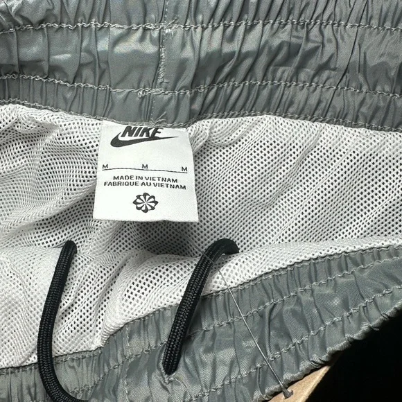 *NWT* Nike Windrunner Woven Lined Pants - Picture 10 of 11